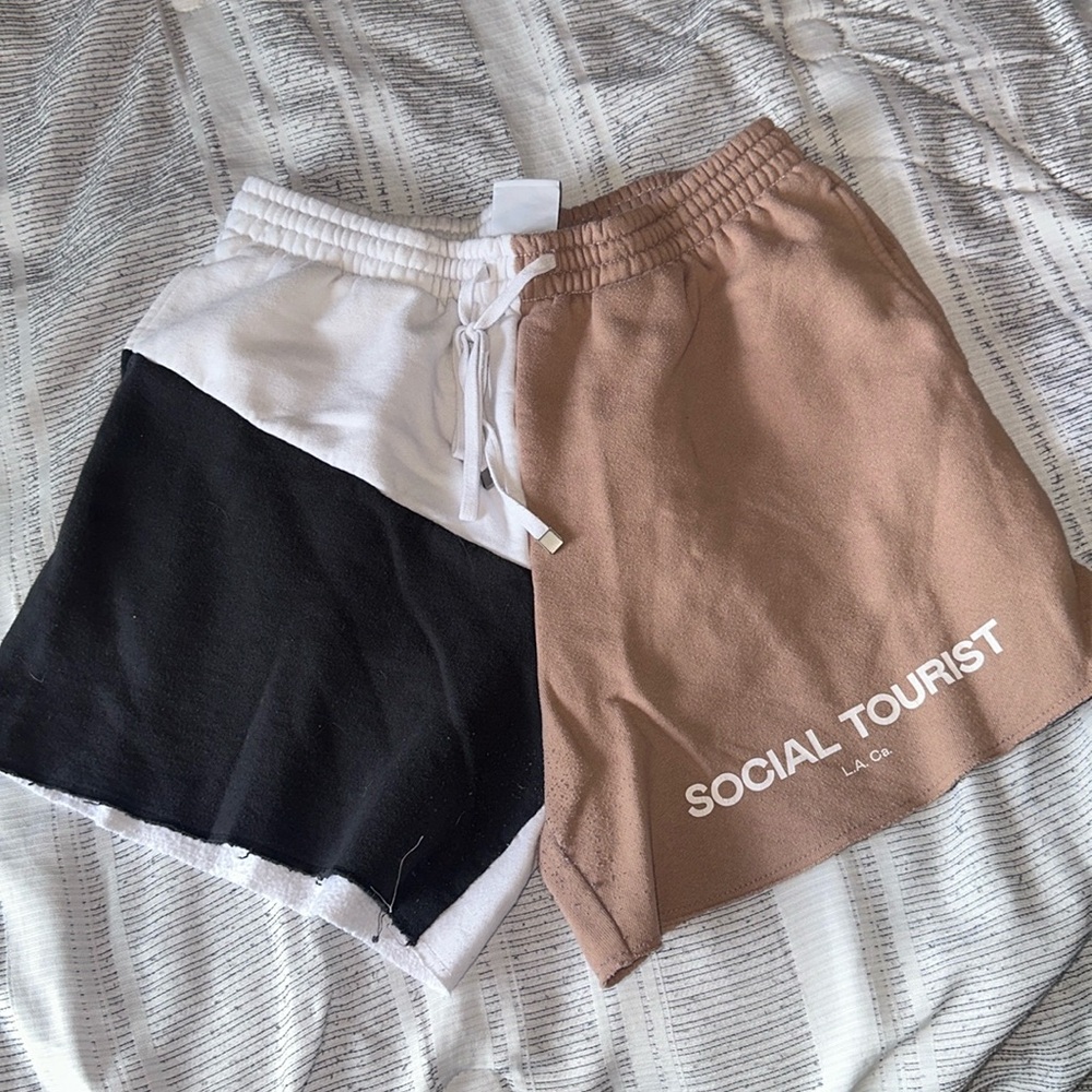 Social Tourist shorts